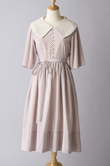 再販についてですが、AntiqueCarrieの定番ワンピースとお花畑のティアードスカートのみ2/23〜3/3にご予約販売させていただきます!お届けは4月上旬の予定です。 