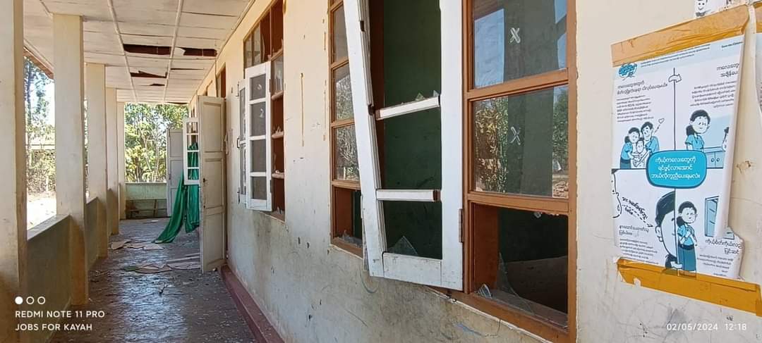 CrphMyanmar's tweet photo. Breaking: Military junta shelled two time on a school of displaced children in #Demoso Township in #Karenni State,4⃣children were killed and 1⃣0⃣ more injured. We strongly condemn military violence against civilian. Stop it now. 

IDP camp is #NotATarget.
Children is #NotATarget. https://t.co/oaRqLowCwe