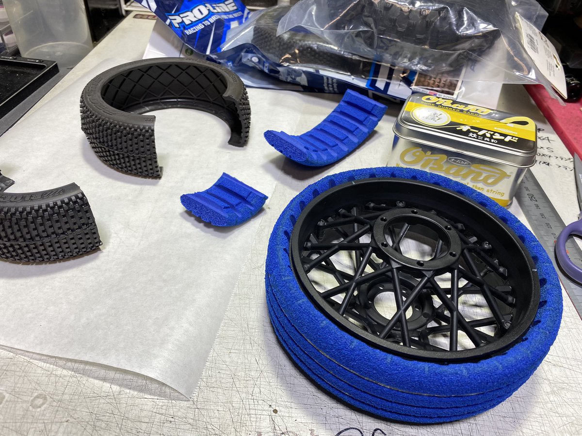 eisyu777's tweet photo. オフロードバイク用ブロッケードＭ3出来た♪
きっと走ってる最中に爆発するぜ！！w
#PromotoMX #自作タイヤ #暇人 https://t.co/SZofYHFatk