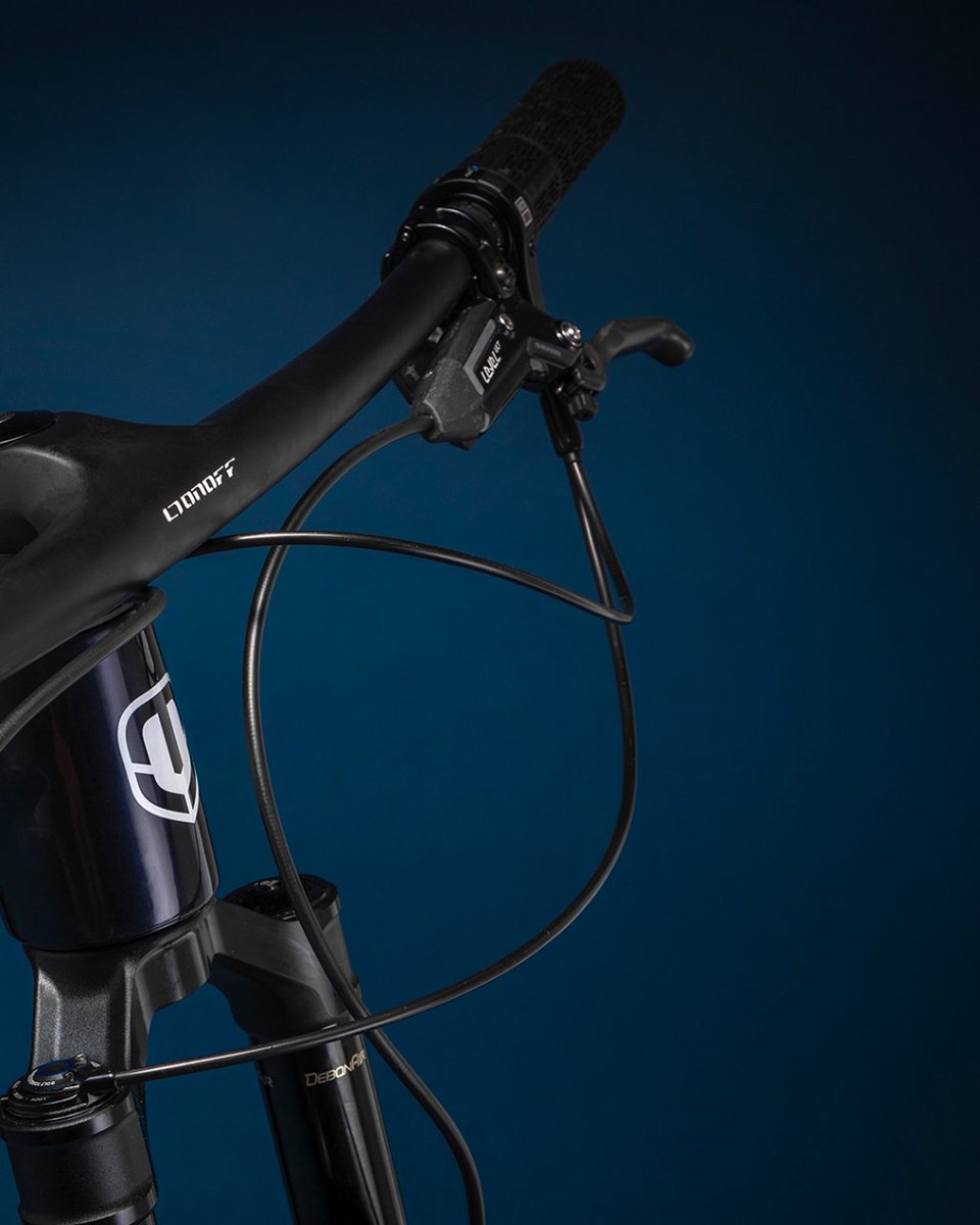 MondrakerBikes's tweet photo. If you hadnโt noticed it before, check out this one-piece handlebar and stem from ONOFF, as fitted to the F-PODIUM RR SLโฆ ๐ฌโจ
โ๏ธ 760mm wide
โ๏ธ 3 virtual stem lengths: 55, 65 and 75mm
โ๏ธ Titanium hardware
โ๏ธ 198 grams
#onoffcomponents #mondrakerbikes #mondrakerdna #mtb https://t.co/YxXl9H5IS1