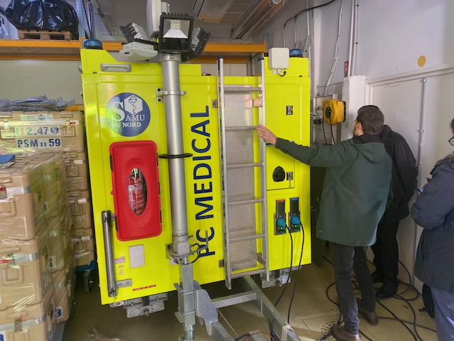 ACMOSS_FR's tweet photo. ➡️📱🖥 Préparation au déploiement #RRF au @SamuNord par l'#ACMOSS, en présence d'@ARS_HDF : démonstration des fonctionnalités #SYRIUS et intégration des besoins opérationnels et pré-requis techniques. https://t.co/F5fO45w0VD