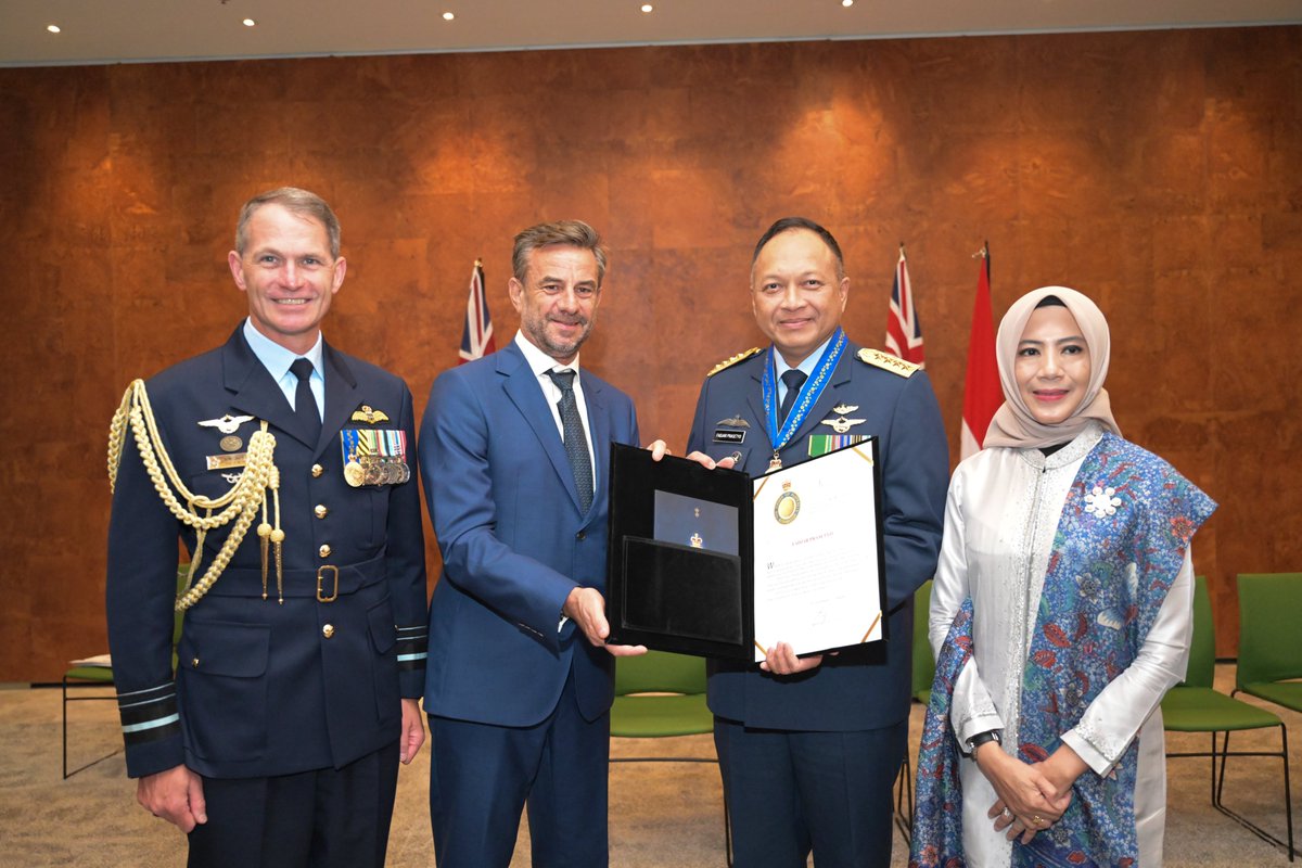 DubesAustralia's tweet image. Congratulations Air Chief Marshal TNI Fadjar Prasetyo. Your appointment as an Officer within the Order of Australia is an honour which reflects your dedication and contribution to the Australian and Indonesian defence relationship. #StrongerTogether.
