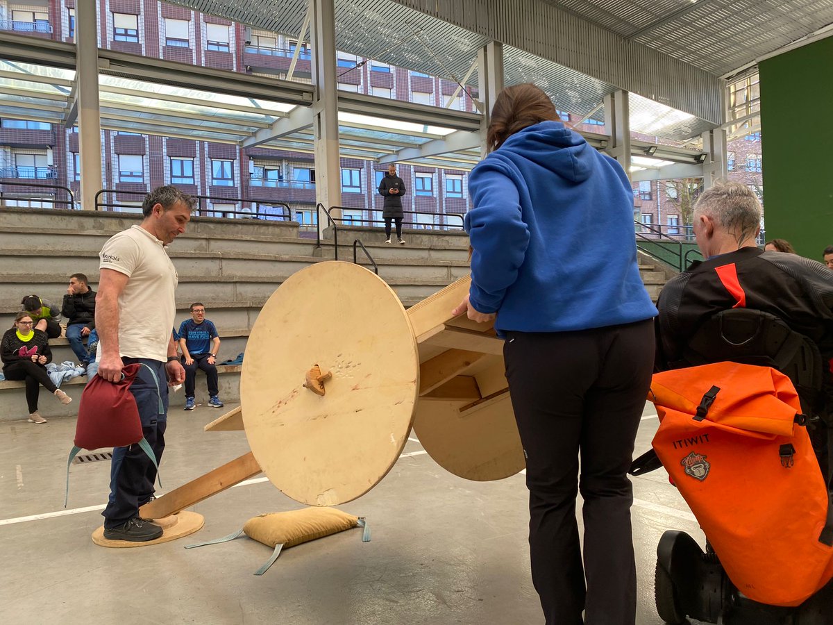 El sábado pudimos disfrutar de un jornada de Herri Kirolak en Frontón Municipal de Zorroza, ¡cómo disfrutamos!

—
Larunbatan, Zorrotzako Udal Pilotalekuan Herri Kirolen jardunaldiaz gozatu ahal izan genuen!