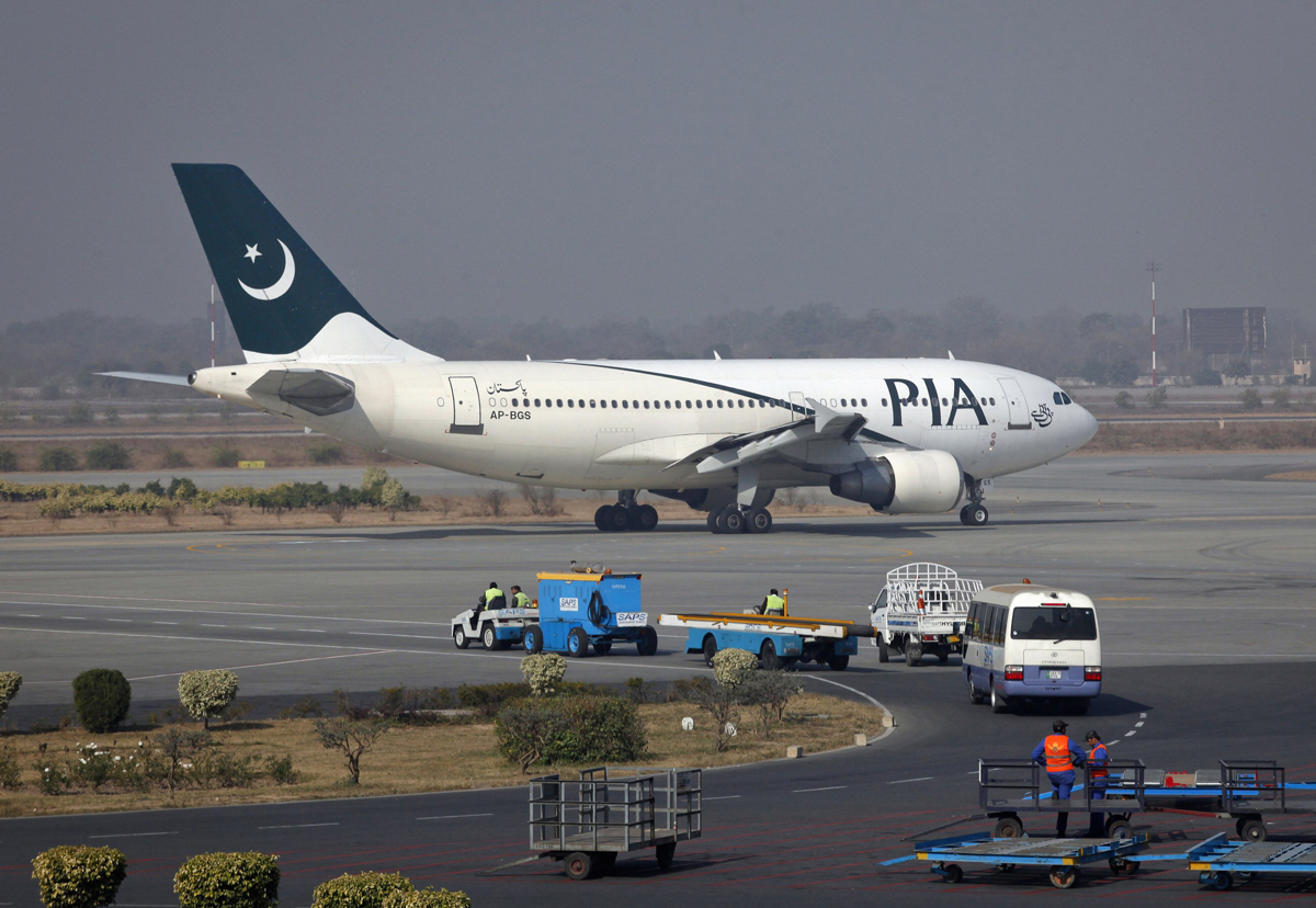 hamzahabibch's tweet photo. Election Commission of Pakistan #ECP directs caretaker government to halt steps on #PIA  privatization, citing constitutional limitations. Emphasizes adherence to #Article230, seeks comprehensive documentation. https://t.co/8sJUJjDiOL