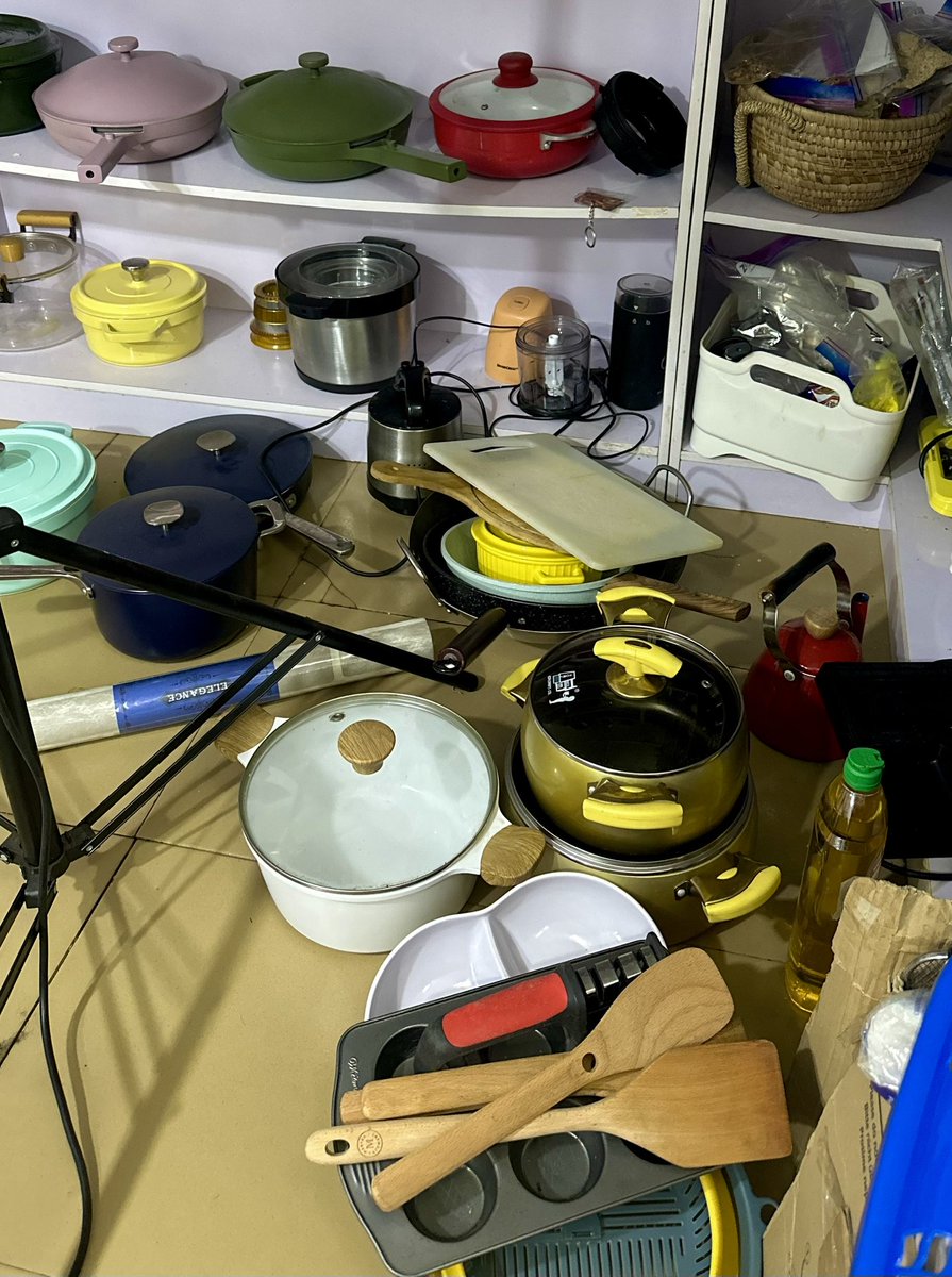 Tspiceskitchen's tweet image. Guys, I want to declutter

selling off some of our previous  kitchen items,  some are new, others are neatly used... Pots, pan, etc

Very cheap prices 🤩 

A yard sales... Anyone interested?