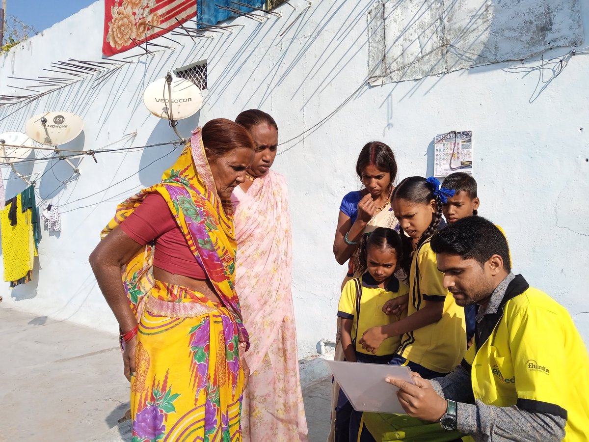 AshokD846's tweet photo. #MalariaFreeindia
#dengue
@indoreCollector
@HimanshuJayswar
@Daulat780Patel
@sksomya
@rajesh_amh
@Avdheshsingh
@santoshbhargav2
रवि नगर में चोपाल के दौरान लोगो को मॉड्यूल के माध्यम से पानी के कंटेनर और गमलों में  लार्वा चैक करते हुए   डेंगू मलेरिया का रोकथाम की जानकारी दी गई https://t.co/eKtHBiNPfk