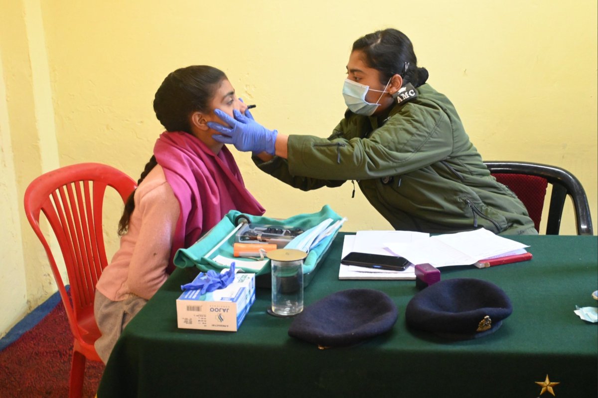 #IndianArmy conducts a #medical camp in #Kishtwar, providing essential healthcare services to the community, showcasing commitment to the well-being of the local population.
#BadataJK
#JammuAndKashmir 
#WinAGreenHome 
#WorldNutellaDay 
#BigEDExposebyAAP 
#DonateForKisanNyay