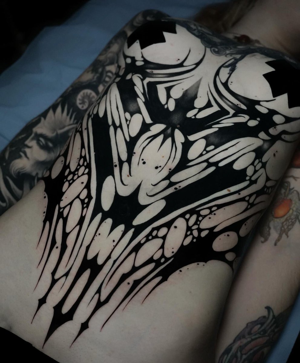 southgatetattoo's tweet image. Stunning full front project completed for @evi_berry_falcon , freehand creation by our resident @oscar.tttst_ 
Books/info in our Bio: @southgatetattoo 
•
•
•
#fullfronttattoo #darktattoo #freehandtattoo #emotattoo #blackworktattoo #darkart #girlswithtattoos #southgateink