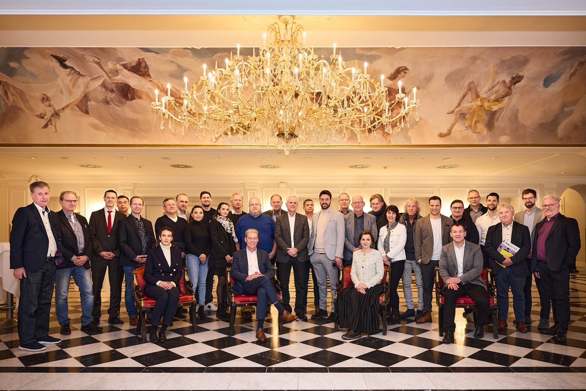 🚖Meet-the-cab 2024🎉

Last week, we had the pleasure of going to Vienna to participate in a high-level Meet-the-cab event organised by one of our board members, Christian Holzhauser from Taxi 40100!🤝

Our Chair also gave a presentation on platform work! 🎙️