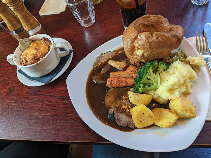 Escape the cold (and the washing up!) by enjoying a delicious home cooked roast with us today. A choice of succulent slow roasted meats, seasonal veg and puffy Yorkshires.  #Sundaylunch #roastdinner #roastbeef #cauliflowercheese #yorkshirepudding #fullers #fullerspub #harrow