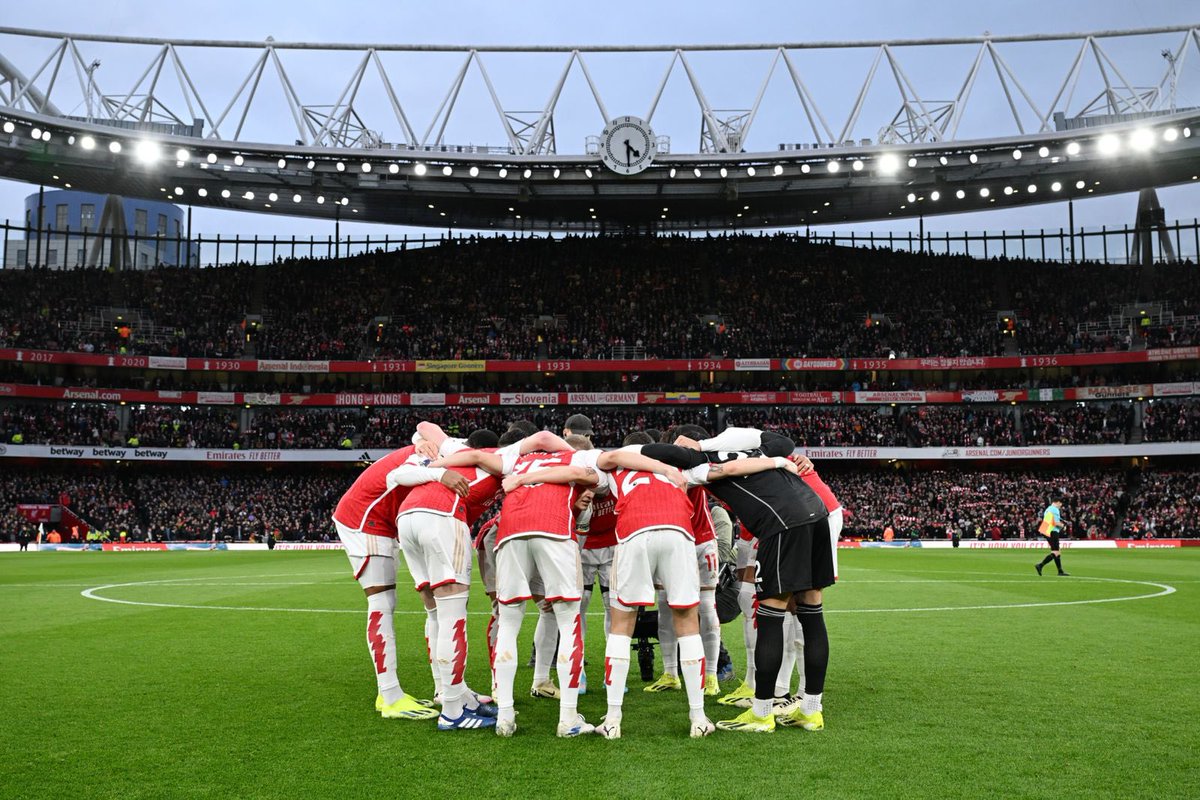 MMolina_8's tweet photo. What a day… 😍😍 @Arsenal #Gunners https://t.co/slb8HpFU7c