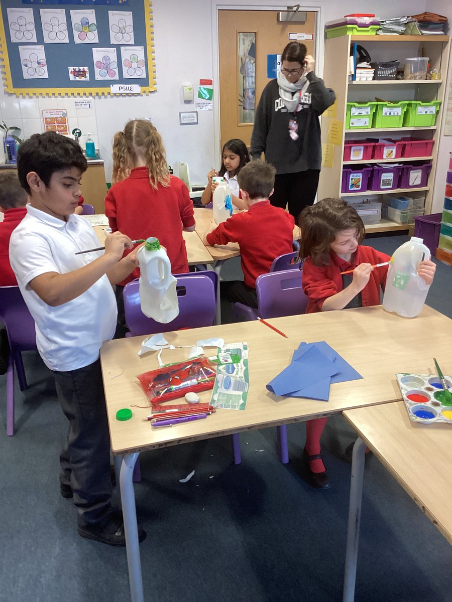 3YorkeMead's tweet photo. We had great fun creating our bird feeders using our cutting & painting skills π¦ π¨ #feelgoodweek @YorkeMead https://t.co/XhMEOiX8RD