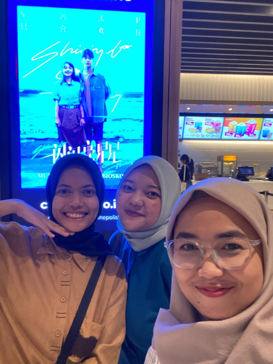 its_yassssss's tweet photo. Agenda meet up kita selalu setahun sekali dan pasti nonton film china wkwk🙆‍♀️🥰 kali ini kita nangisin zhang wansen🤧😭 @himinjiya @swansaee https://t.co/n9IN91NZsw