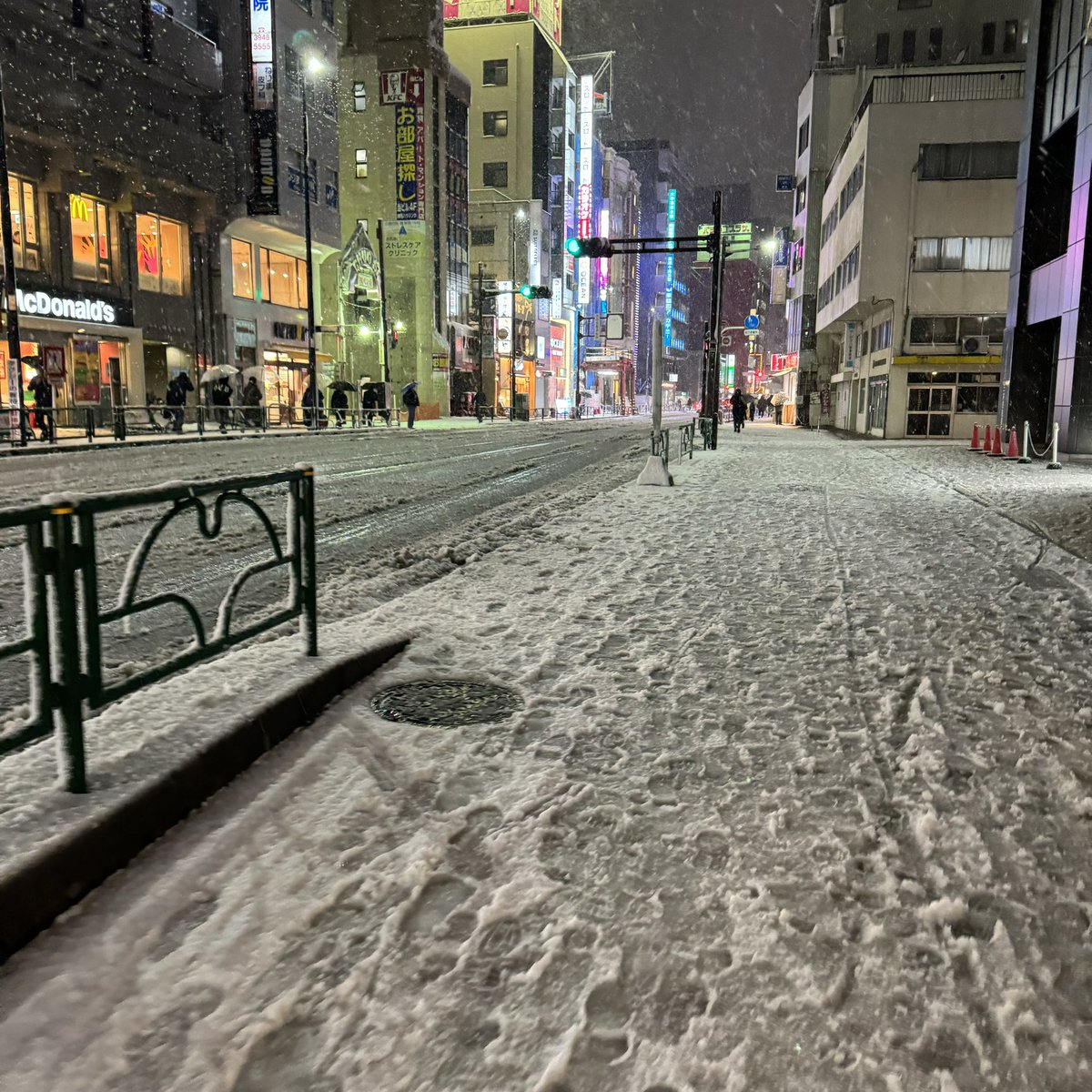 koa_neo's tweet photo. めずらしく雪の練馬界隈 https://t.co/bcO8acPXul