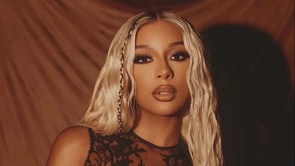 cafeinapop's tweet photo. 🚨HISTÓRIA FOI FEITA! Apenas mulheres ganharam nas quatro maiores categorias do #GRAMMYs esse ano: 

Album of the Year: Midnights
Record of the Year: Flowers
Song of the Year: What Was I Made For?
Best New Artist: Victoria Monét https://t.co/2yFPxn1Ssp