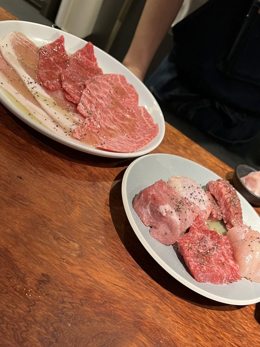 「肉 テーブル」のTwitter画像/イラスト(新着)｜2ページ目