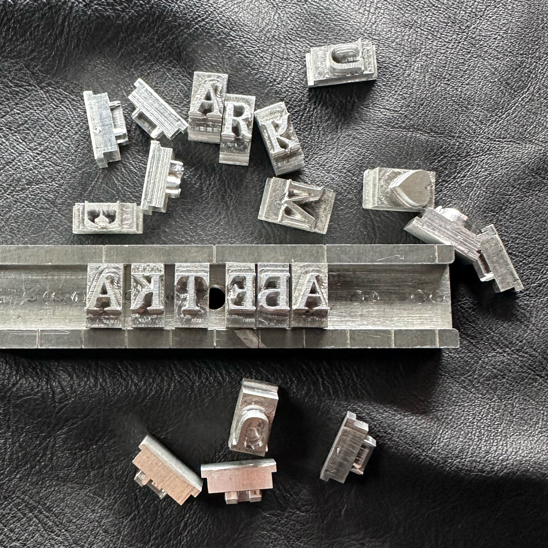 michaelrafailyk's tweet image. The result of collaboration with the Grboth leather workshop, which manufactures accessories from natural leather, such as bracelets and wallets. The workshop used the Quietism #typeface for the letterpress to #emboss an inscriptions on #leather.