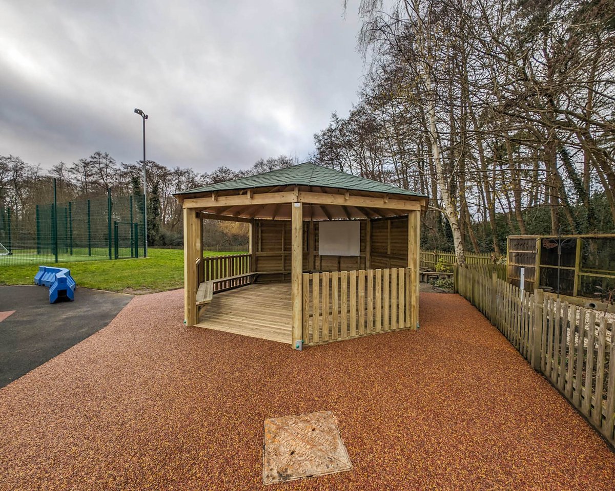 SawscapesP's tweet photo. All done and ready for outdoor lessons this Spring! 🌻🐝☀️🍃 #gazebo #outdoorclassroom #outdoorlearning #playgrounddesign #playgroundinstallation #sawscapesplay https://t.co/IbWZ3pKIn6