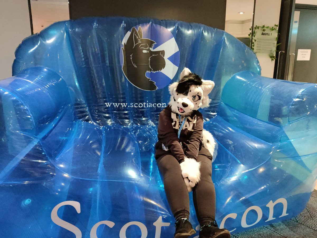Und3adKitty's tweet photo. #ScotiaCon was so much fun! I wish we could have been there for the whole weekend and gone to more events. Alas, next year will be for dealing (@UndeadKCreation) https://t.co/7Zv7VvxrRR