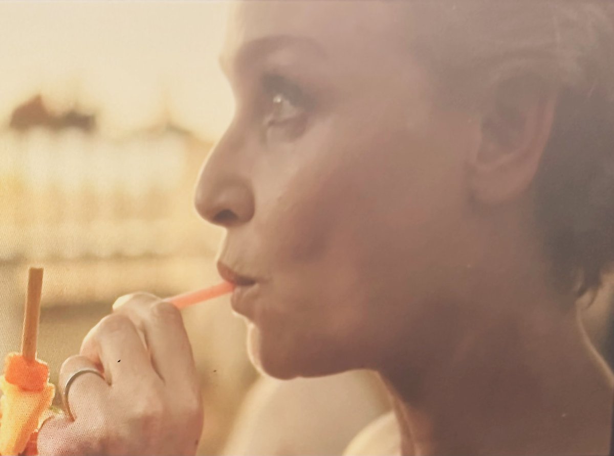 4,6 millions ! WOW!!!💥🍹🍹🍹
Merci pour votre fidélité et tous vos adorables messages!🖤
#happyme 
📸🎞️ Section de Recherches 
#serie #tv #arielgrimaud #actress #sectionderecherches #happyend