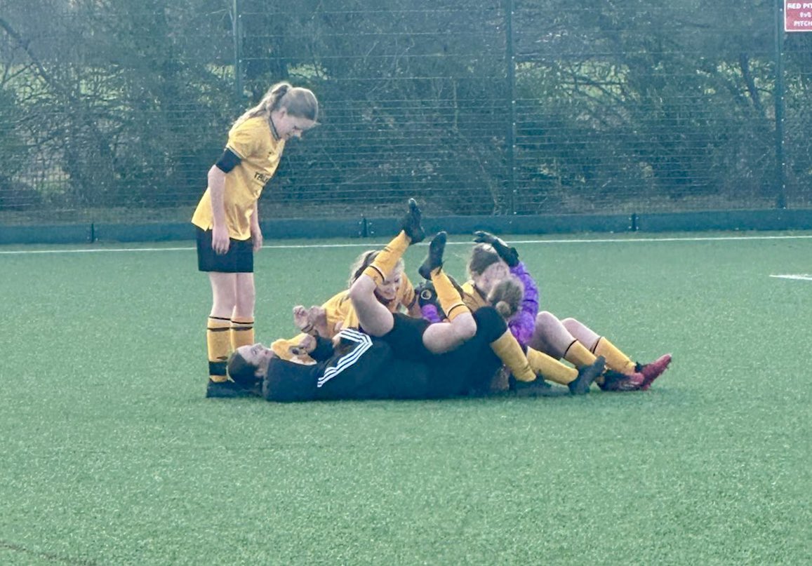 U12 Girls, who have been fantastic all season, produced a dominant display to clinch the league with an unbeaten record; 9-0 winners vs One Touch who never gave up. Goals from Eva, Ava, Layan, Hollie. The coaches couldn’t choose a POTM as every player put in a great performance.