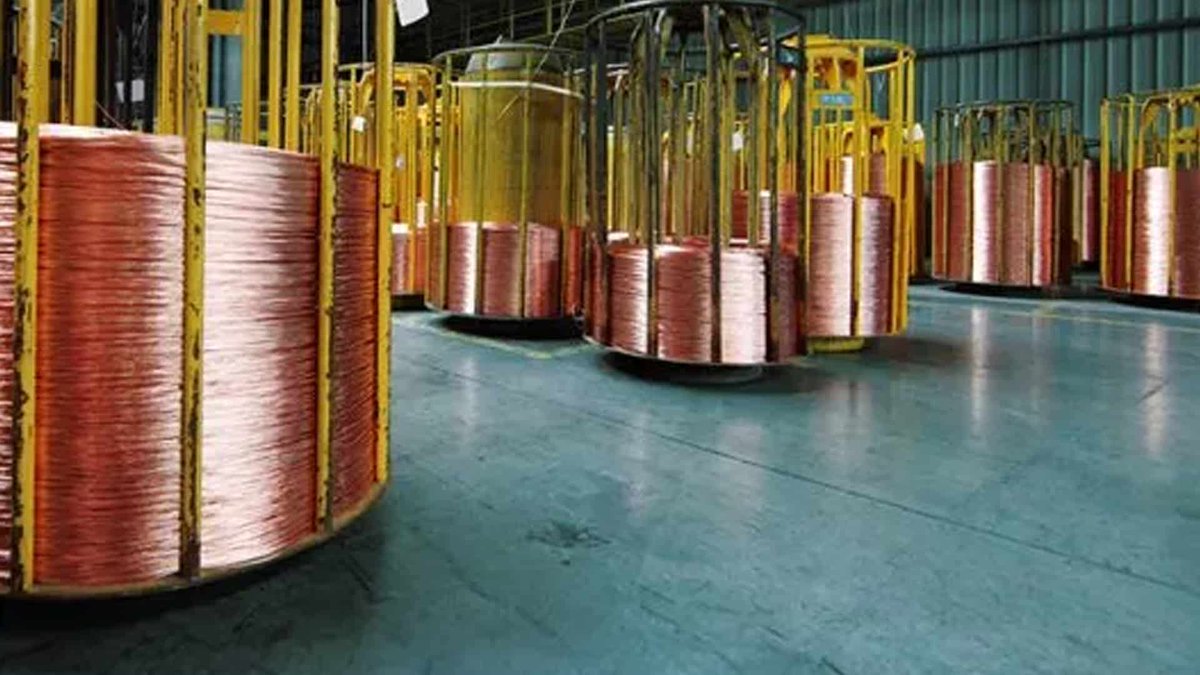 MfrgTodayIndia's tweet image. Adani's $1.2 Billion copper plant is set to revolutionise India's metal industry. Click here: shorturl.at/cxJY8

@Adani Group @Adani Group @Adani Enterprises Limited @Hindalco Industries Limited @Hindalco @Vedanta Limited - Aluminium Business

#CopperManufacturing #Imports