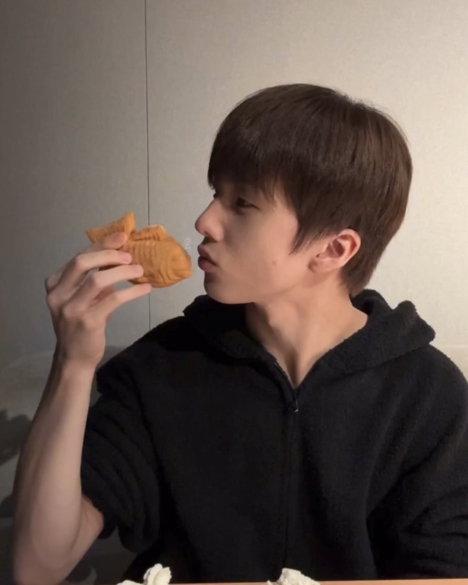cuteness_i_like's tweet photo. 지성이 캡쳐 타임 포즈 표정 진짜 비범하다 https://t.co/k4Vvyg8xnI