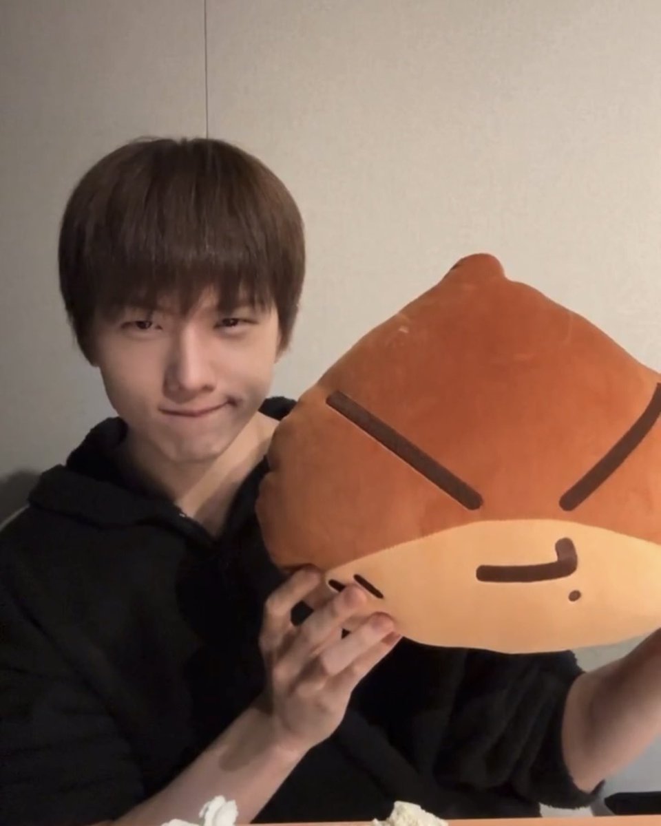 cuteness_i_like's tweet photo. 지성이 캡쳐 타임 포즈 표정 진짜 비범하다 https://t.co/k4Vvyg8xnI