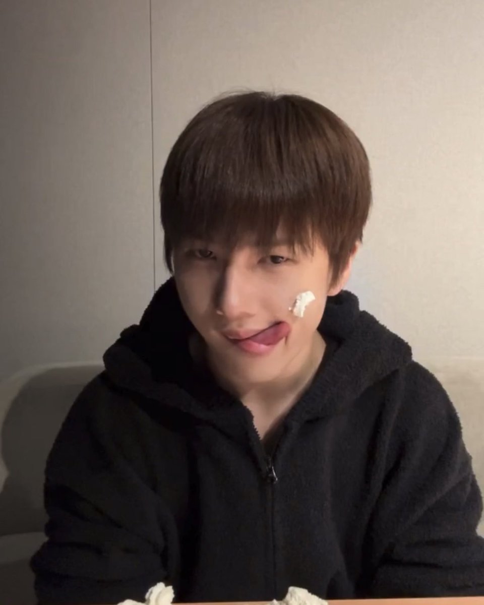 cuteness_i_like's tweet photo. 지성이 캡쳐 타임 포즈 표정 진짜 비범하다 https://t.co/k4Vvyg8xnI