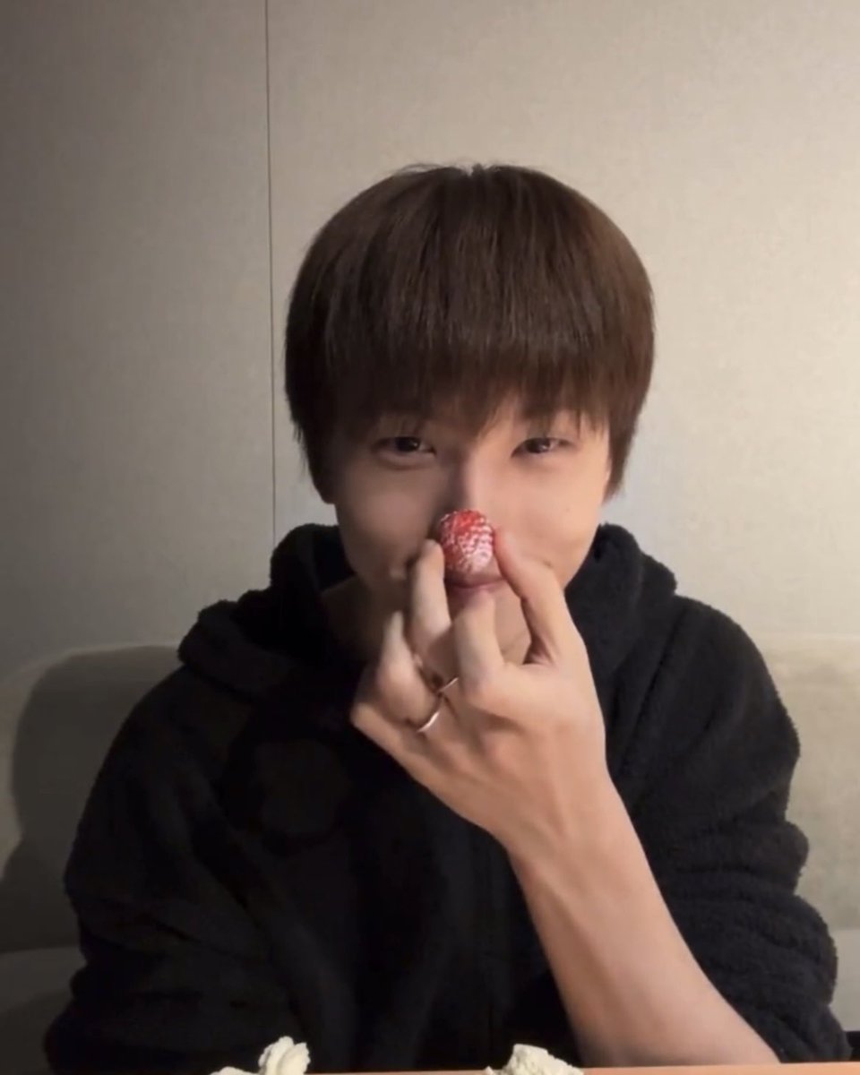 cuteness_i_like's tweet photo. 지성이 캡쳐 타임 포즈 표정 진짜 비범하다 https://t.co/k4Vvyg8xnI