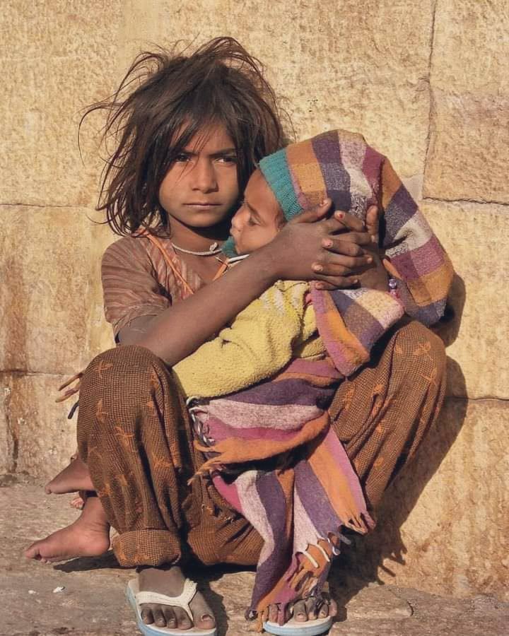 عِندما تتذوقُ الصُعُوبات في حياتك سَـ يُصْبِحُ عَقلُكَ آكبَرُ من عُمرِكَ و تصبح نظرتك للحياة أكثر نضجاً و ردات فعلك أكثر اتزاناً🥀