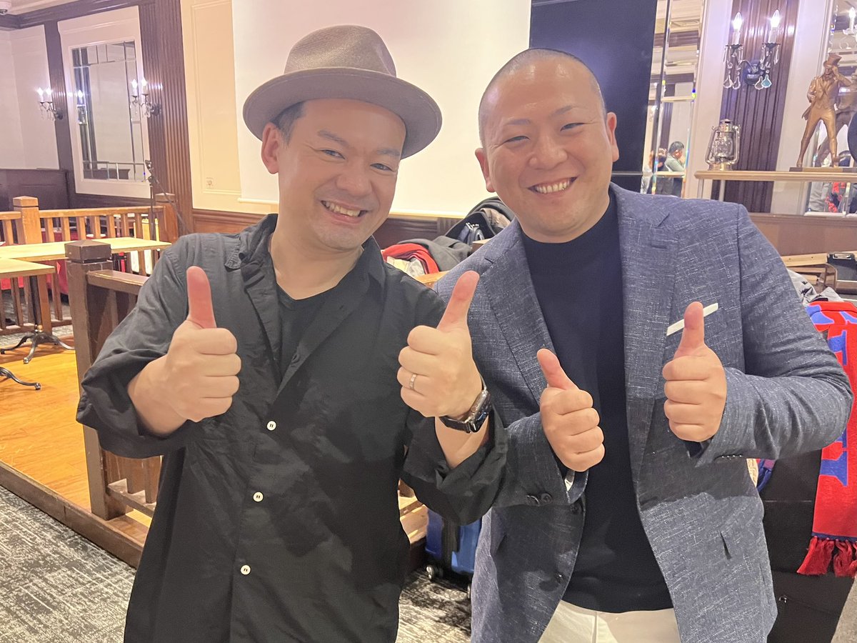 shutonaki0220's tweet photo. 【人を惹きつけるチカラ】
　
やっぱ森ちゃんって凄いな〜
と心底思った日。

　 こんばんは！部活のように働くチームを育成する「毎日が学園祭前夜」の #おむすび社長 こと渡名喜守勇です😌

この #おむすび社長 というニックネームは、今日の記事で取り上げる「もりつぐ先生(@theoutrows )」こと森ちゃんが命名したもの。
　
話し方の学校18期の同期でもあり、尊敬する森ちゃんを応援したくプラチナスポンサーをさせていただいたおかげで、入り口に飾られたお花やスクリーンで紹介される「おむすび社長」の文字にクスクスと笑いが。
　
「強面で話しかけにくいから親しみやすく #おむすび社長 にしよう！」と言った森ちゃんの狙い通りの空気に。（やっぱすごい）
　
すごく頭がきれるのに、ユーモアに溢れる森ちゃん。
そんな森ちゃんが2月3日に、約400人の前で「インフルエンサーと学ぶ！資産運用勉強会&上映会」を主催したんです。

インフルエンサーの一人として登壇した鴨さんの熱々トーク（圧とも言う）が切れまくって押され気味かと思いきや、僕たちの笑いも取りながらしっかり資産運用のことも伝えるほどしっかり回していく姿はまさに「すげー！！！」の一言(ﾟωﾟ)
　
あの圧の鴨さんとうまく掛け合いをする素人って…。笑

トークショーの後、ひとり壇上で想いをぶつけた森ちゃんもやっぱすげー！！
想いが溢れて必死に涙を堪えながらのスタートだったのに、気づけばそのトークに惹きつけられ、会場の至る所ですすり泣きが聞こえてました。
　
エンディングとなったソロライブ(歌)も、元ミュージシャンの迫力。終始惹きつけられ、涙あり、笑あり、盛り上がりありのすごいイベントを感じさせてもらいました。
（あ、そして音響照明も完璧すぎてビビった）

2時間を超えるそのイベントは初めから終わりまで印象に残るシーンがたくさん！！
　
終わる頃には「もう一回見たかった😭」と同行したウチのスタッフと話していたら…

なんと！！！！
　
今日からアーカイブ視聴が販売されてるじゃないか！！🤩🤩🤩🤩🤩🤩
　
ソッコーで買いました😁
#コメント欄に販売リンクを貼りました

トークで人を惹きつける、そんな人に人一倍尊敬し、憧れを持っている僕は、また森ちゃんに大きな尊敬の念を抱きました。笑
　
（もう一回、ダイナミック・スピーキング・アカデミーを見返そう。）

もりつぐ先生、お疲れ様でした！
そして、ありがとうございました！！
この場に居れて、幸せでした♪

━━━━━━━━━━━━━━━━━━━━
① クラファンやってます‼️現在600万円越え📣
　社長も社員もいきいきと働く世の中にしたいとの想いで新商品を開発しました！新たな挑戦を応援してくれると嬉しいですm(_ _)m
　✨　　　✨　　　✨　　　✨
② OECイベントは、2月11日開催‼️
　今回は鴨さんから聞き出した「沖縄ビジネス」の話をたっぷりしちゃいます😁ご参加待ってます♪
━━━━━━━━━━━━━━━━━━━━