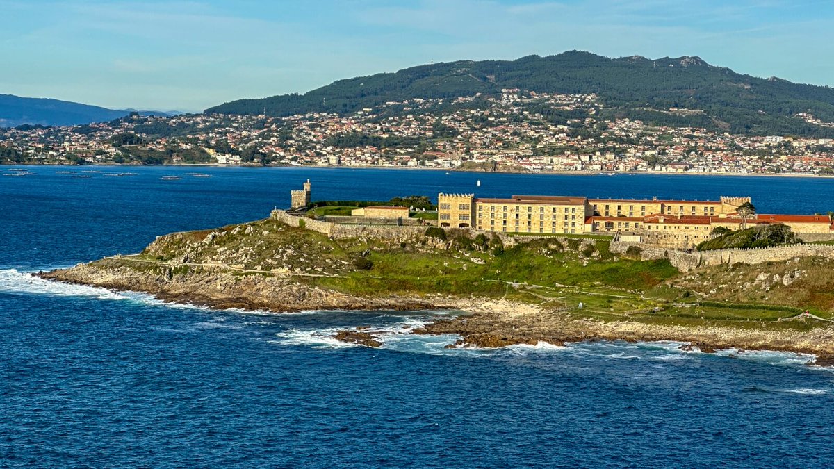 Experience the Rias Baixas, Galicia with this wonderful 𝐬𝐡𝐨𝐫𝐭 𝐛𝐫𝐞𝐚𝐤 𝐢𝐧 𝐁𝐚𝐢𝐨𝐧𝐚, enjoy excellent food 🥘 &amp; wine 🍷while immersing yourself in nature &amp; local culture. Taste delicious seafood, safari of Serra da Groba admiring wild horses!🐎 bit.ly/4br4w3C