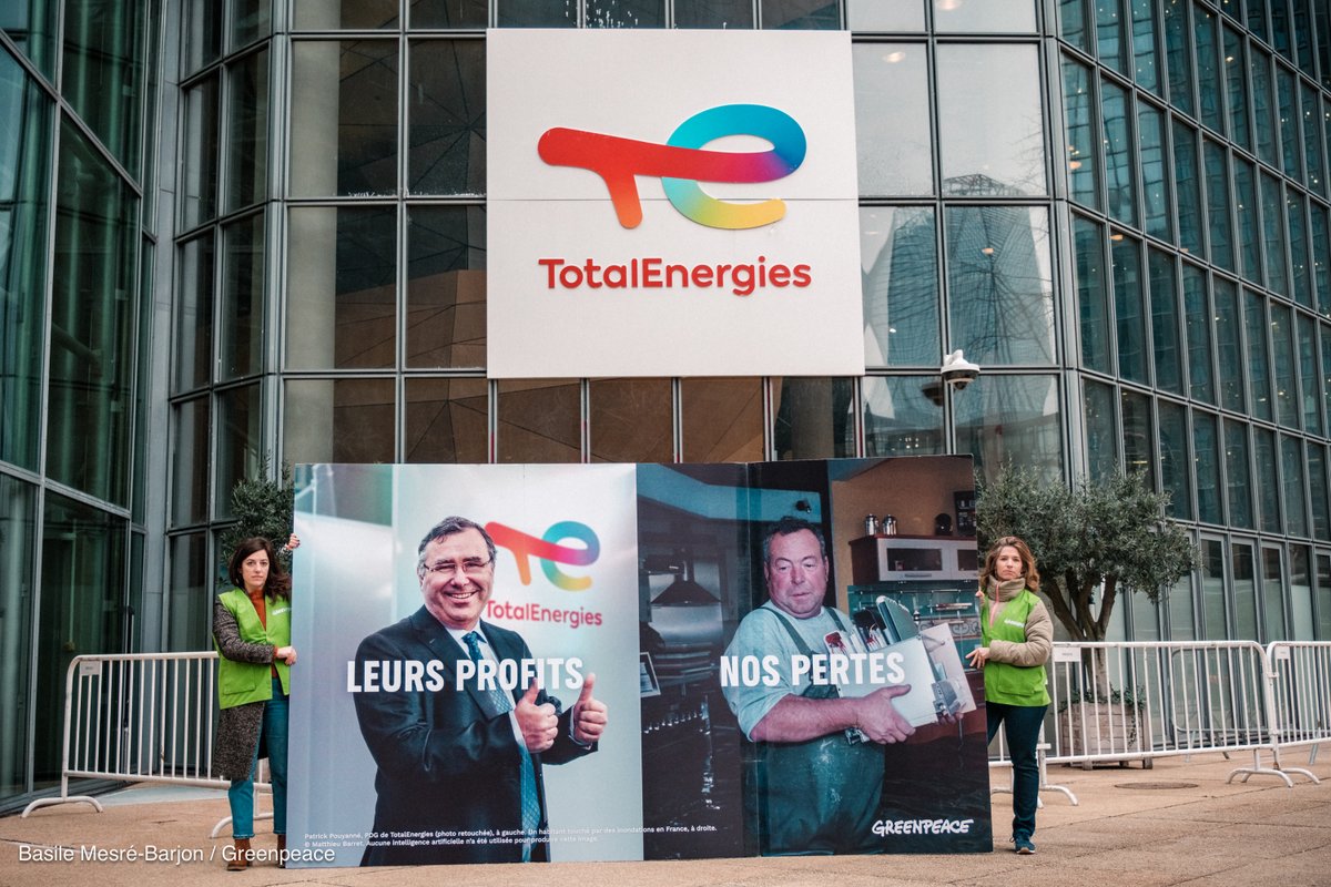[🔴Mobilisation] Nous étions ce matin devant le siège de <a href="/TotalEnergies/">TotalEnergies</a> pour dénoncer l’énormité des profits que l'entreprise s'apprête à annoncer alors qu'elle est l'un des principaux moteurs du changement climatique.

Leurs profits, nos pertes.

#StopDrillingStartPaying