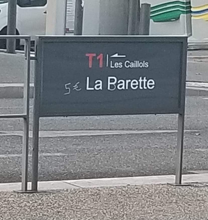 empeguesOff's tweet photo. C'est les soldes fraté https://t.co/0tX8zCQCSQ