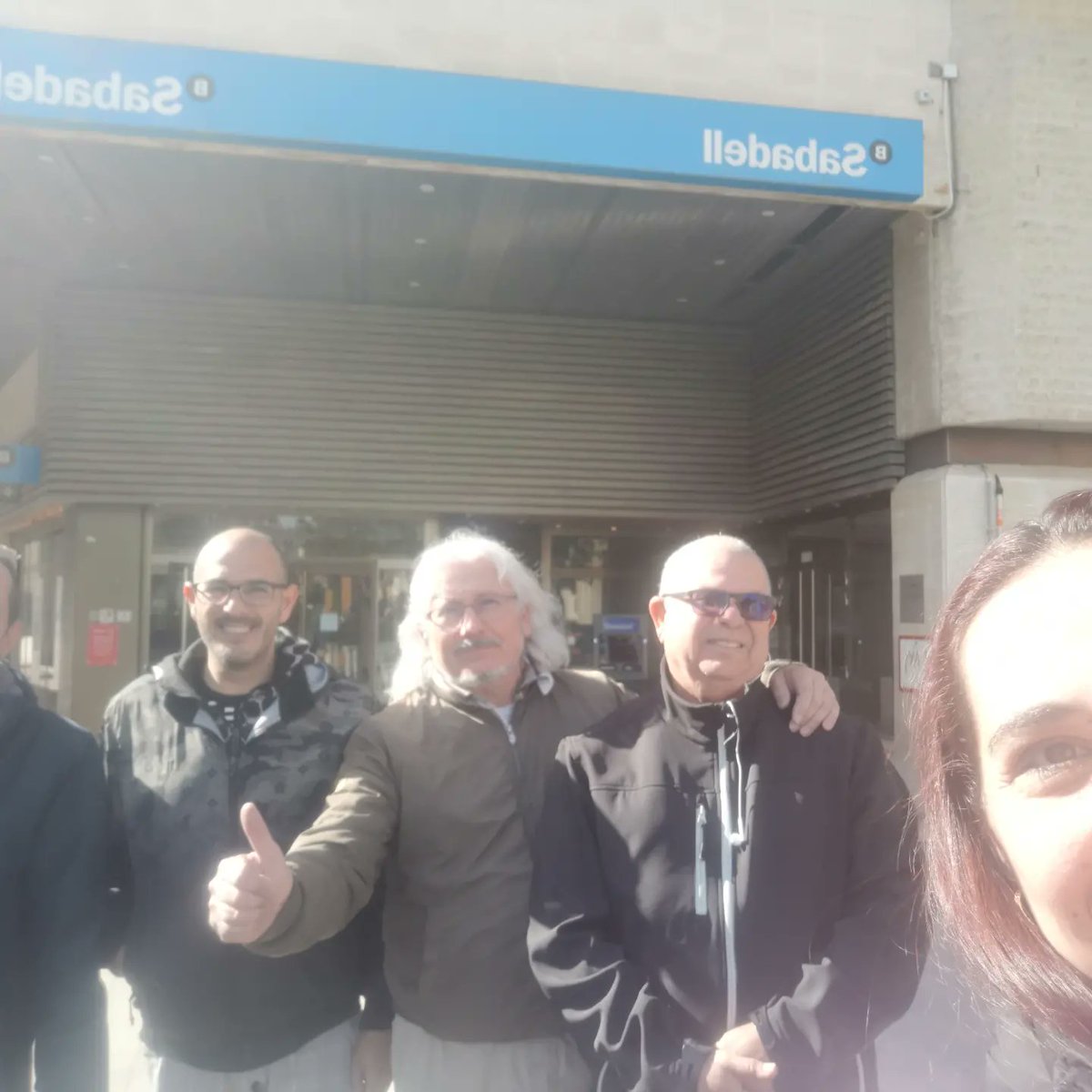 El trabajo colectivo va dando sus frutos, una de nuestras familias va viendo la luz, para que el pago de su hipoteca sea justo, sin robos bancarios ni usura.
#SomosPueblo #SomosPoder