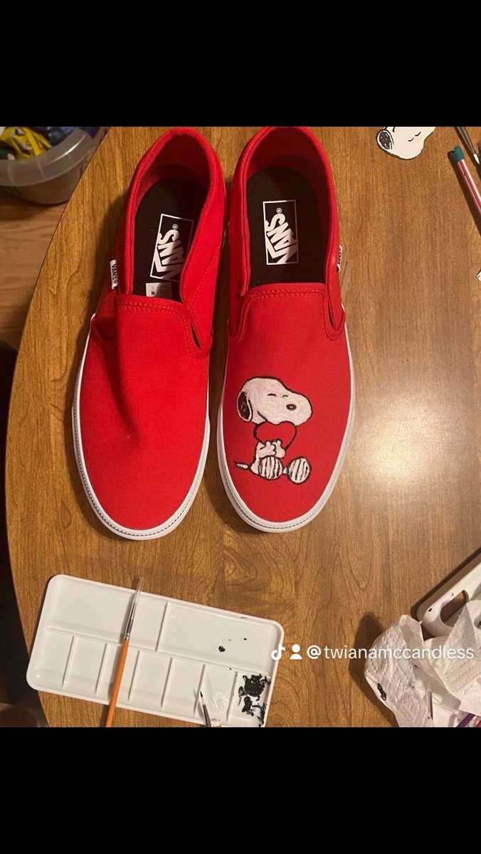 Painting again…😍😍😍#Snoopy #Vans #Handmade
#ShamelessSelfPromotion