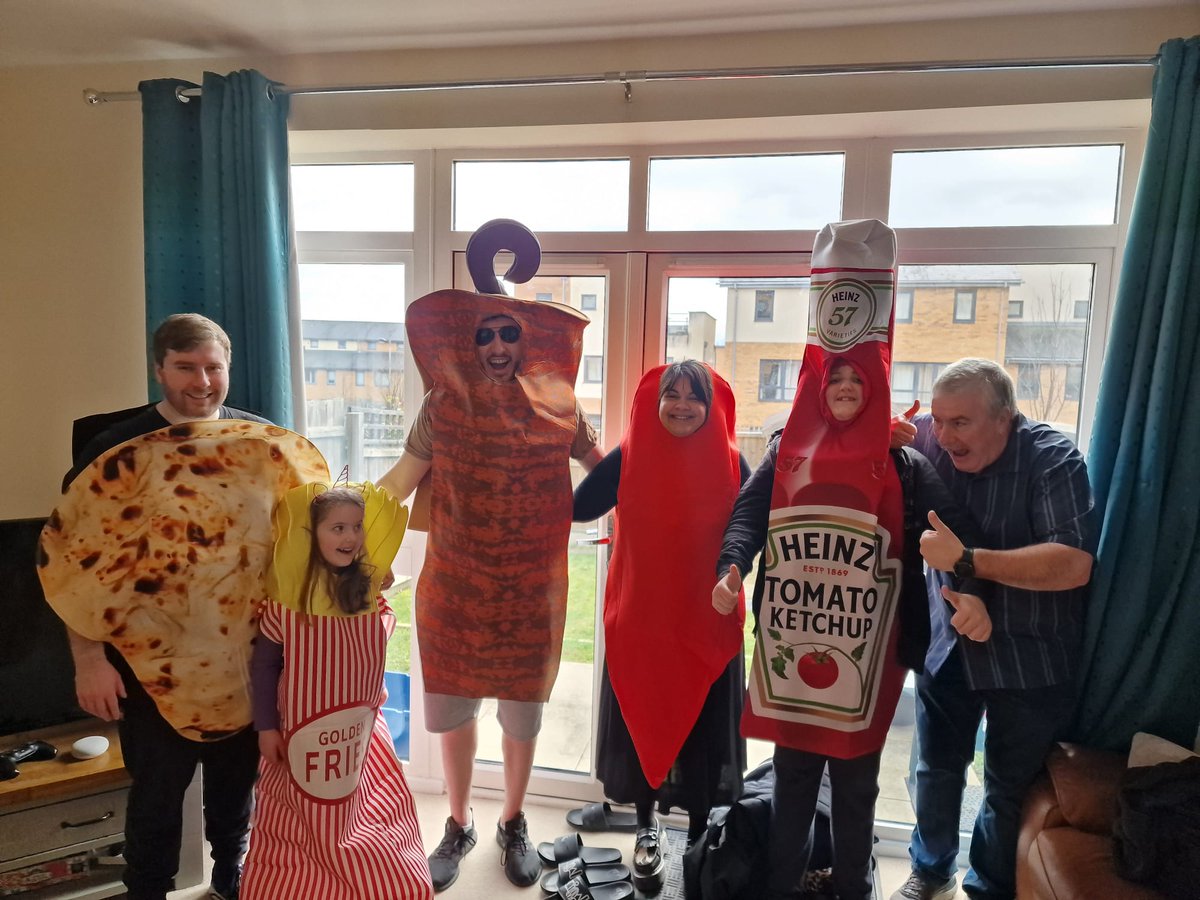 MikeLevaggi's tweet photo. @swanabi We were Luke Littler's Kebab. Sadly, there was no signal to keep on top of the United game at the darts! https://t.co/KvQyKS6Y1D