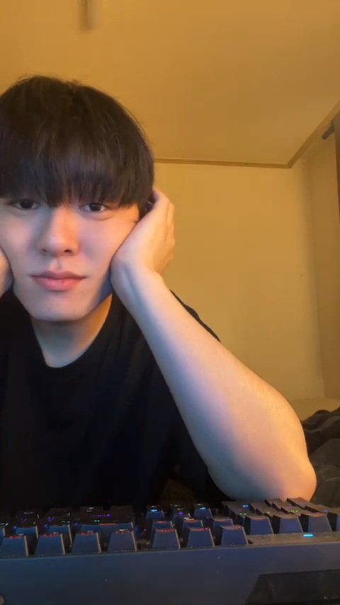think_1009_imy's tweet photo. 🥴🥴🥴
#quaimo #콰이모 #띵크 #심재희 https://t.co/N6mukkWKMu