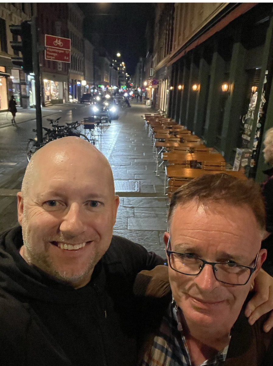 Grattis med 60-års dagen <a href="/NilsHansen2/">Nils Hansen</a> I 40 år har du passet på meg. Og jeg på deg. ❤️
Samtidig har du gjort en enorm jobb for barn og ungdom i Bjerke Bydel. Både som fotballtrener og lærer. Det skal du være stolt av. 💪🏻⚽️
