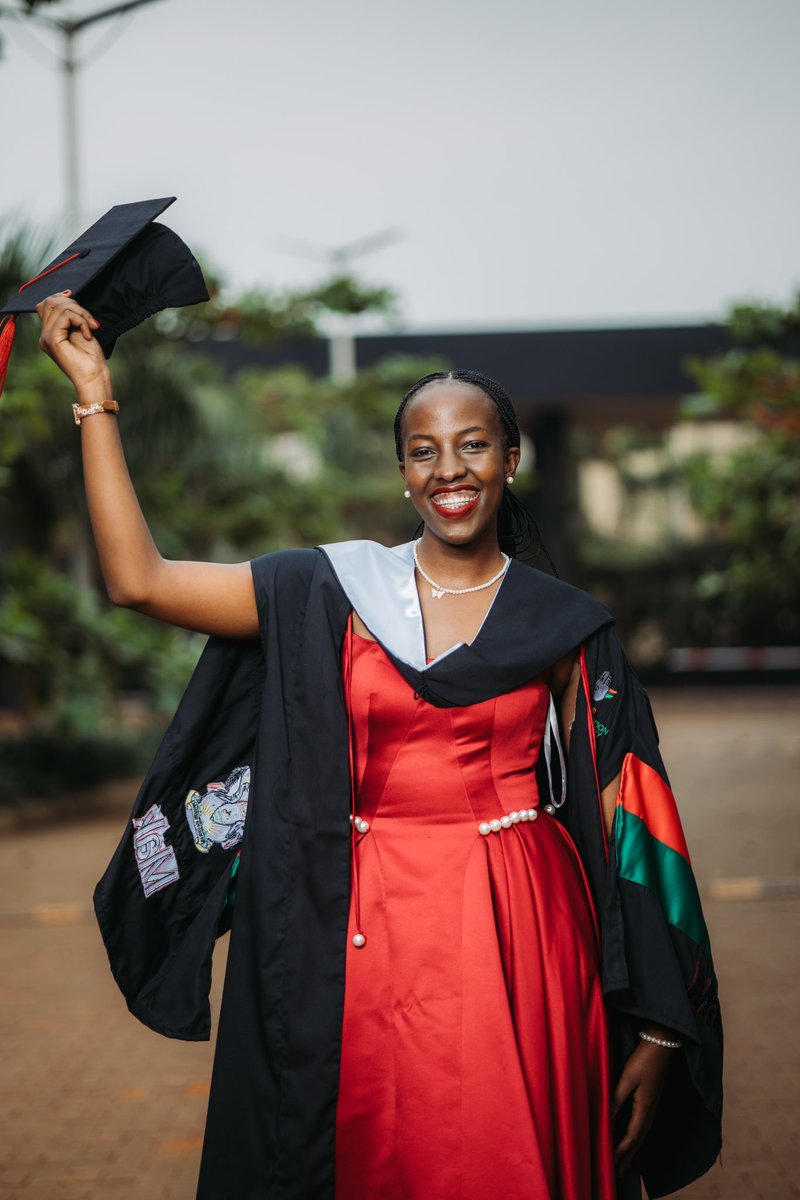 MariettaInshuti's tweet photo. By this time in 2022, I had just been diagnosed with diffuse large Bcell non-Hodgkin’s lymphoma during my 3rd year of uni. I finished 6 rounds of chemotherapy without taking a dead year🥳 Two days ago, I graduated with a First Class degree in Mechanical Engineering. God is good❤️ https://t.co/5IySsc9p5Z