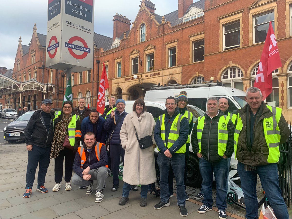 Big <a href="/RMTunion/">RMT</a> #Solidarity with all Train Drivers on strike to defend jobs, pay and conditions today <a href="/chilternrailway/">Chiltern Railways</a> <a href="/GWRHelp/">GWR</a> <a href="/CrossCountryUK/">CrossCountry Trains</a> 

Thanks to all our supporters <a href="/MuradQureshiLDN/">Murad Qureshi</a> who came to join our joint <a href="/RMTunion/">RMT</a> <a href="/ASLEFunion/">ASLEF</a> picket lines at Marylebone this morning.