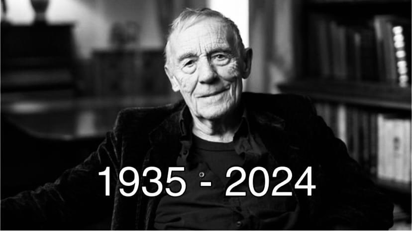 It is with great sadness, that I have been asked by his family to share the news, Michael Jayston sadly passed away this morning after a short illness.  

Those who knew Michael will know he was full of love, laughs and happiness.

His family would appreciate privacy at this time