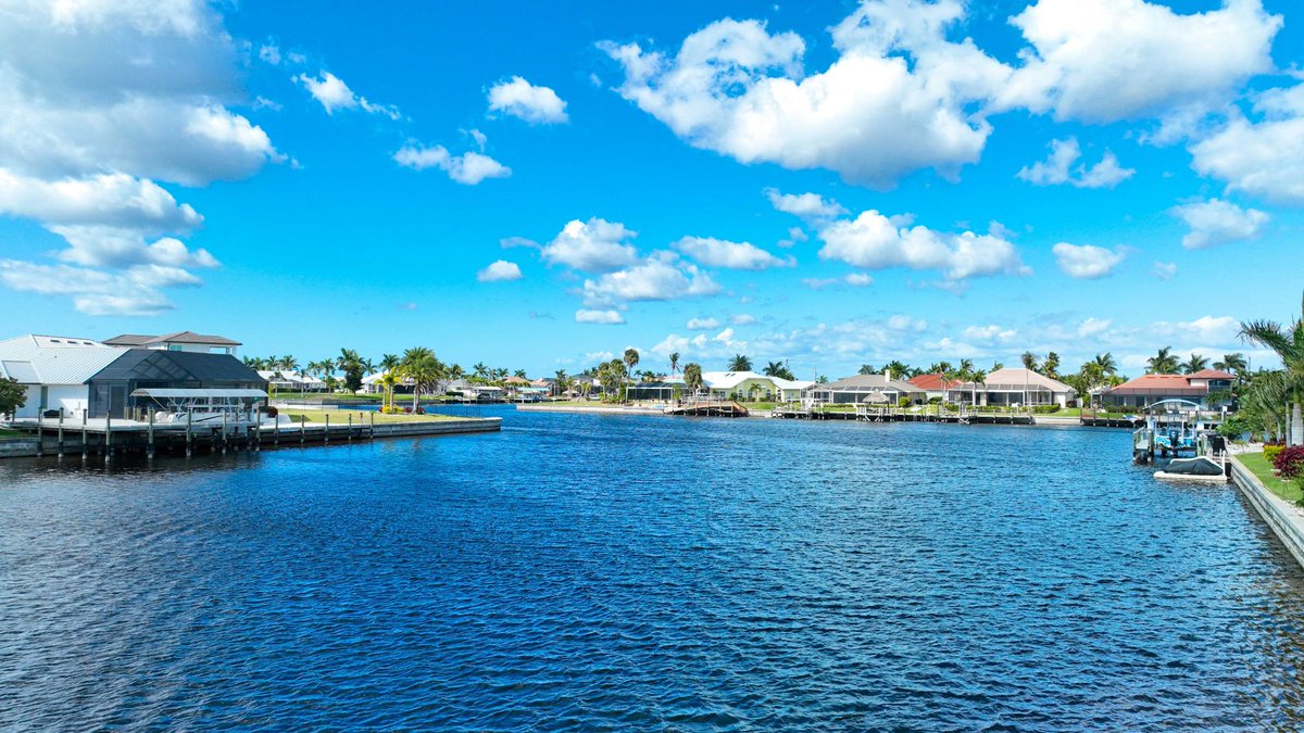 Real_EstateSWFL's tweet photo. Investor Special: AMAZING LOCATION! West exposure gulf access lot on the 230 ft wide Ortega canal with intersecting canal views. 3 bedrooms and 2 bathrooms, oversized garage, 2,250 sq ft living area, spacious lanai and huge pool. New roof and A/C needed: https://t.co/1amjtQaeNA https://t.co/zPc4ePtNd0