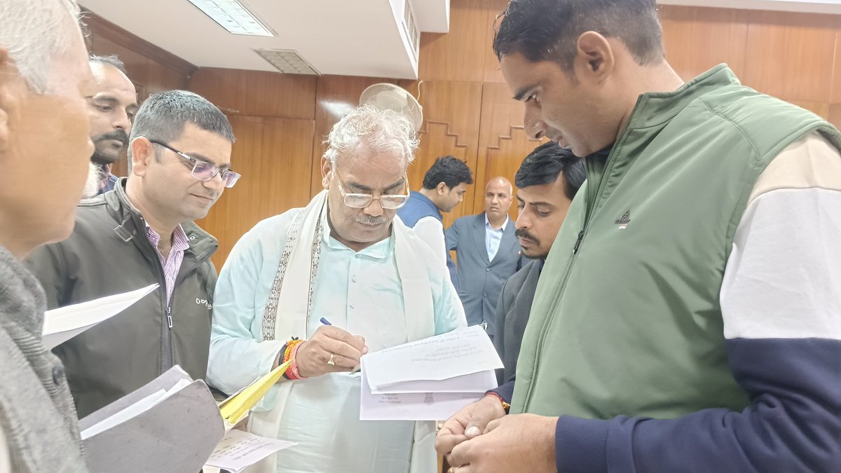 एनटीटी भर्ती 2018 पूरी करवाने की मांग को लेकर शिक्षा मंत्री श्री मदन दिलावर को ज्ञापन दिया गया
<a href="/madandilawar/">Madan Dilawar</a> <a href="/alokrajRSSB/">Alok Raj</a> <a href="/arvindchotia/">Arvind Chotia</a> <a href="/AslamChopdar11/">Aslam Chopdar</a> <a href="/BhajanlalBjp/">Bhajanlal Sharma</a> <a href="/KumariRukshmani/">Rukshmanii Kumari</a> <a href="/manojpehul/">MANOJ SHARMA/ मनोज शर्मा</a> <a href="/suniludaiya/">Sunil Udaiya</a> <a href="/vinodmittal9/">VINOD MITTAL</a> <a href="/vijaysharmahnd/">Vijay kumar sharma</a> <a href="/ramlalsharmabjp/">Ramlal Sharma</a> <a href="/Raamjimuwal/">Raamji muwal</a>