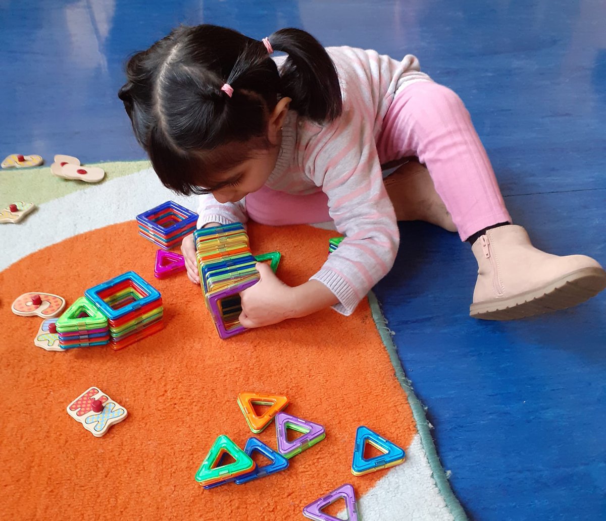 earlyyearsscot's tweet image. The children and families at our Stay Play &amp;amp; Learn at Govanhill in Glasgow have been problem solving with jigsaws, and  developing our physical skills using tunnels and taking part in action songs and games #playandlearning