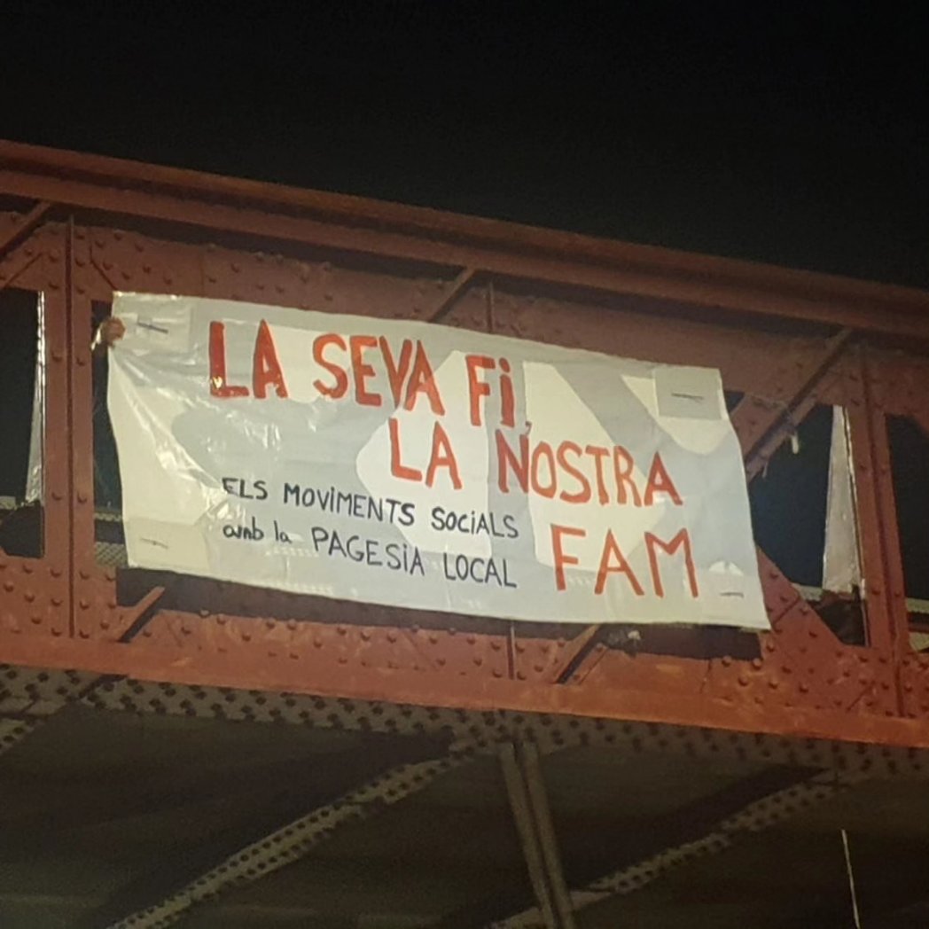 LA LLUITA PAGESA, LA NOSTRA LLUITA!

Perquè la fi de la pagesia és la nostra fam, cal que lluitem per la sobirania alimentària del nostre territori, per la defensa d'una petita pagesia i ramaderia arrelada al territori, per uns preus justos i un nivell de vida digne pel sector,