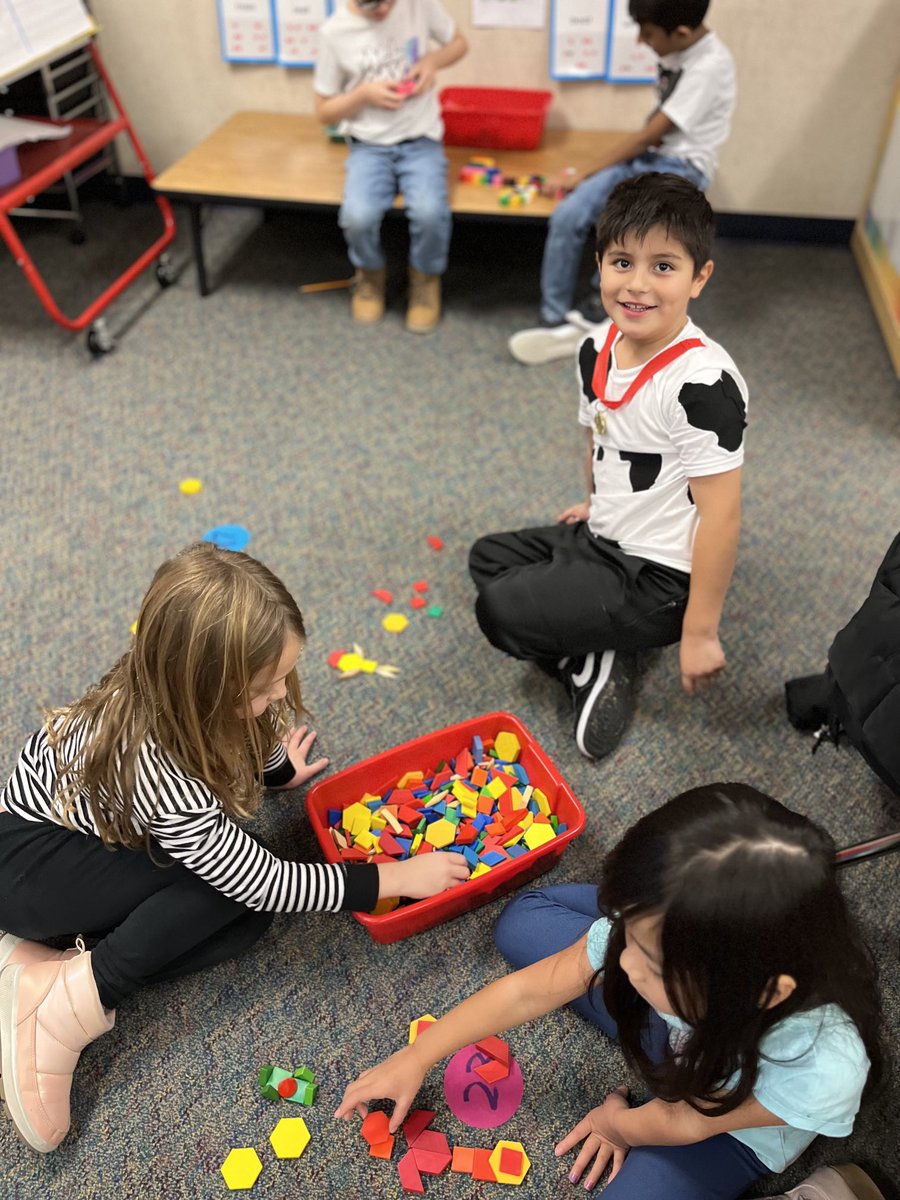 lisaporito's tweet photo. So fun celebrating 101 days of learning with this group! ⁦@MinshewColts1⁩ ♥️🐴 #ShineBright https://t.co/KoqcDbYBmS
