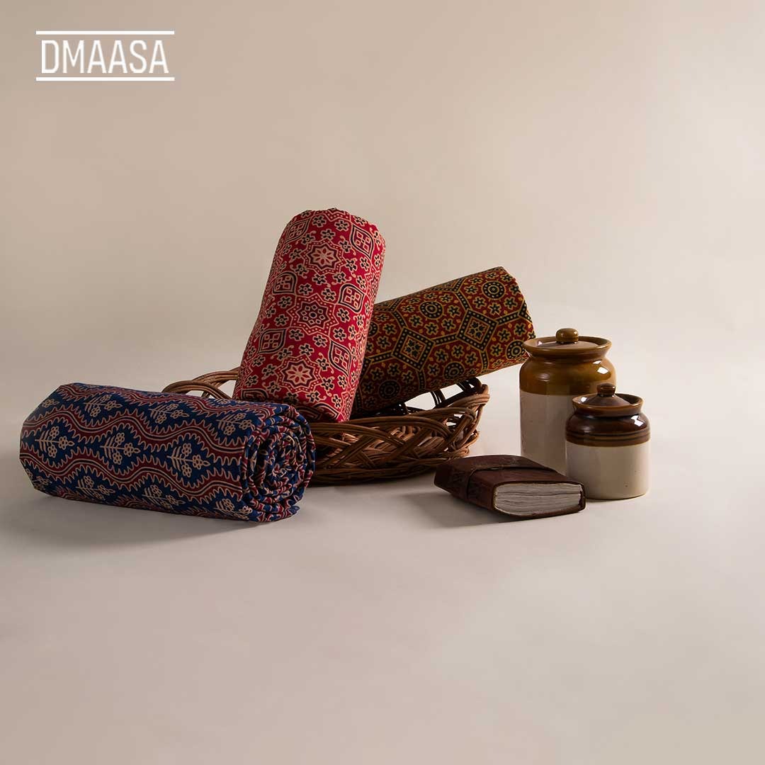 To establish your own unique style, go with the Ajrakh print. Your look will be influenced by the allure of the vivid colours and patterns.
#dmaasa #dmaasain #dmaasaprints #fabrics #handblockprintedfabric #homedecor #homefurnishings #softcotton #naturaldyes #shoponline