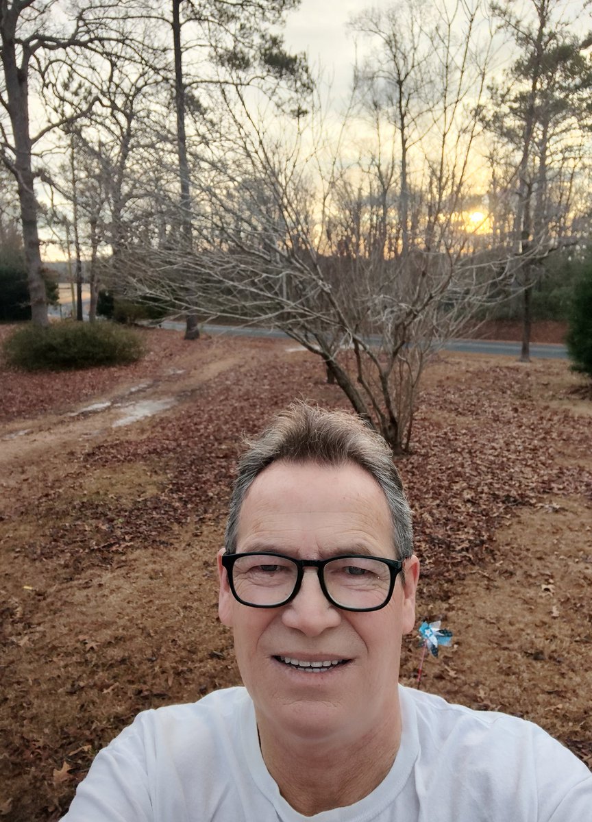 Michael16447077's tweet image. Good Monday morning to all. Cold,here in north Carolina this morning. Kinda breezy also. So thankful to the Creator for allowing me to open my eyes and view the new day .